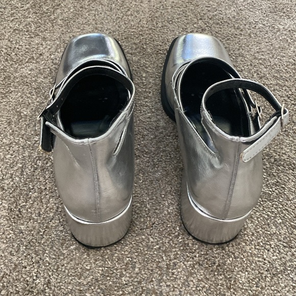 Silver Mary Jane shoes - Picture 4 of 4